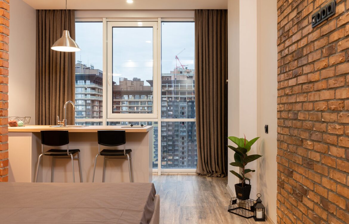 Should You Open or Close Your Windows When It’s Hot?