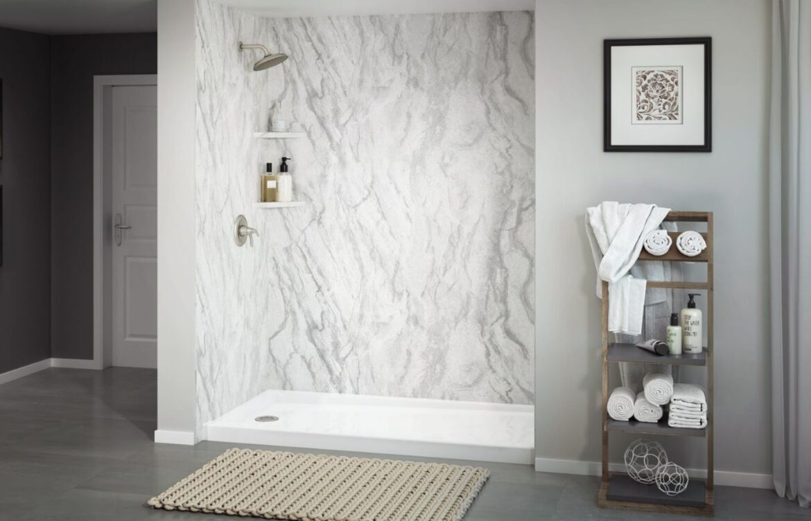 Walk-In Showers vs. Bathtubs: What’s the Right Choice for Your Bathroom Remodel?